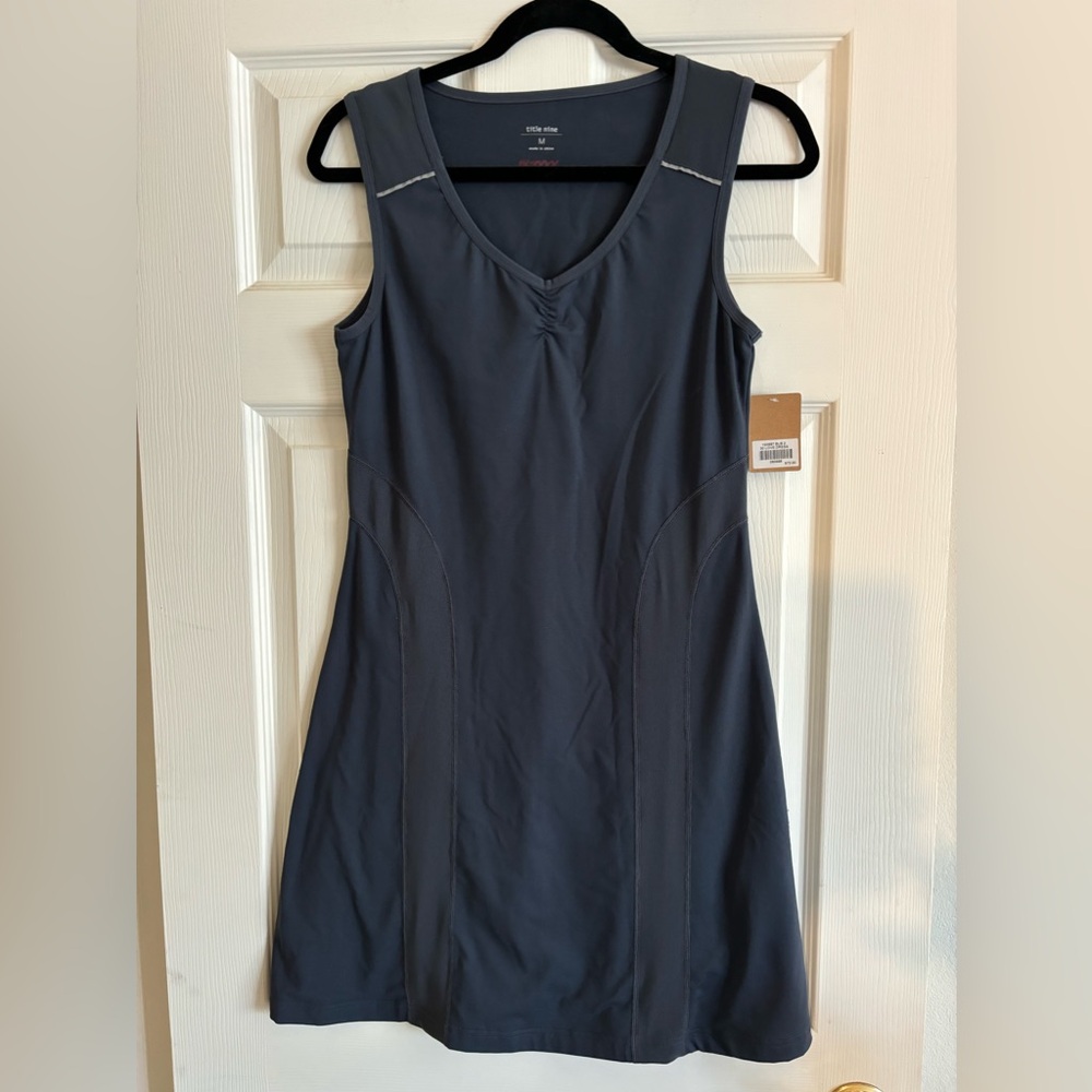NEW with TAG WOMEN’S SIZE Medium TITLE NINE 30 Love TENNIS DRESS, Grey